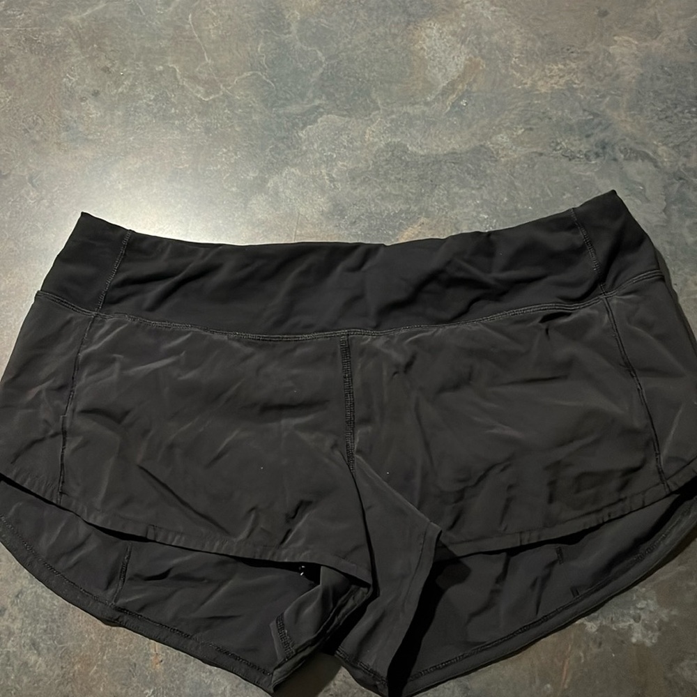 Lululemon speed up low rise 2.5 black shorts size 8